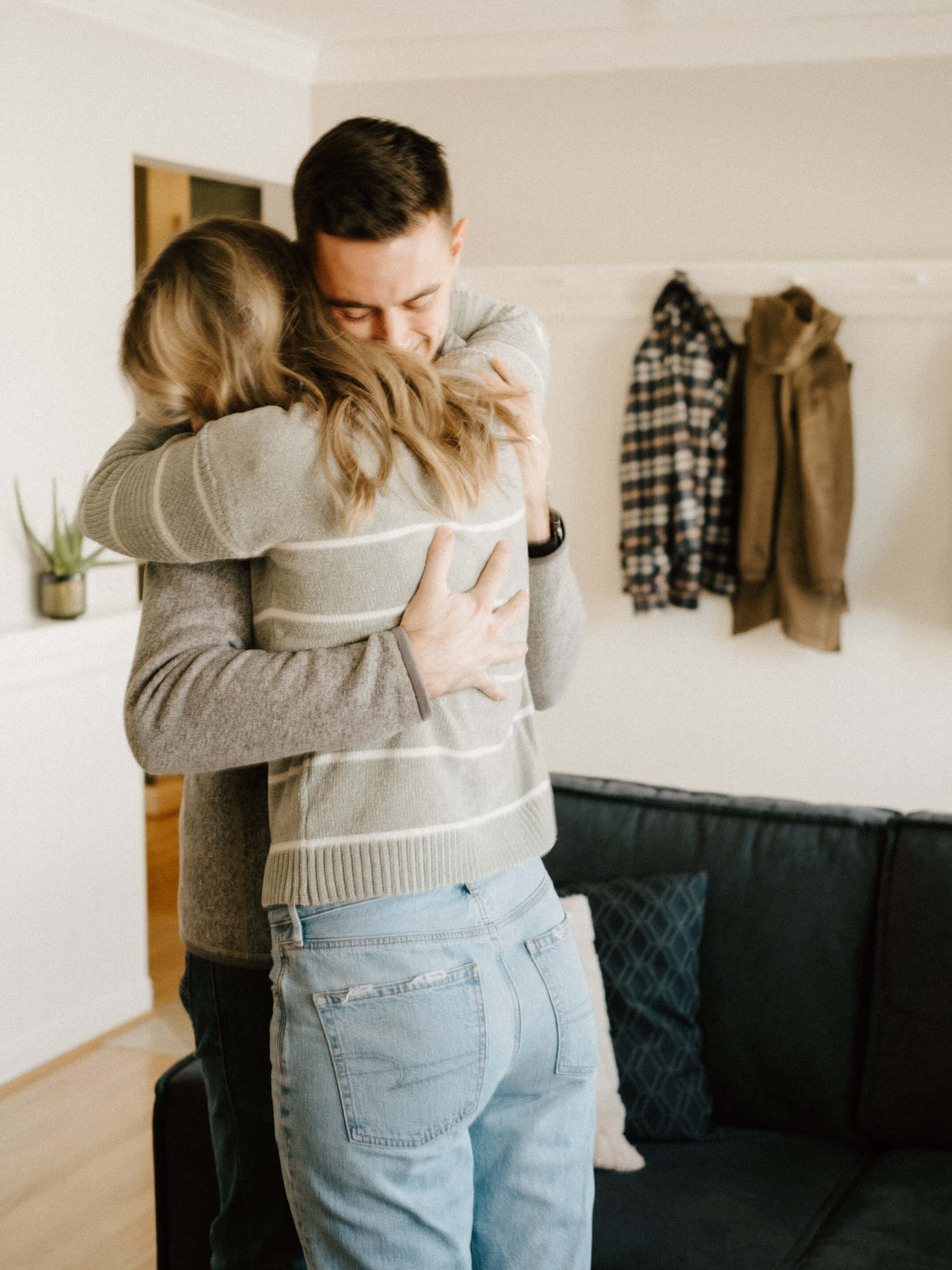 Intimate home gender reveal couple photoshoot stacey vandas photography52