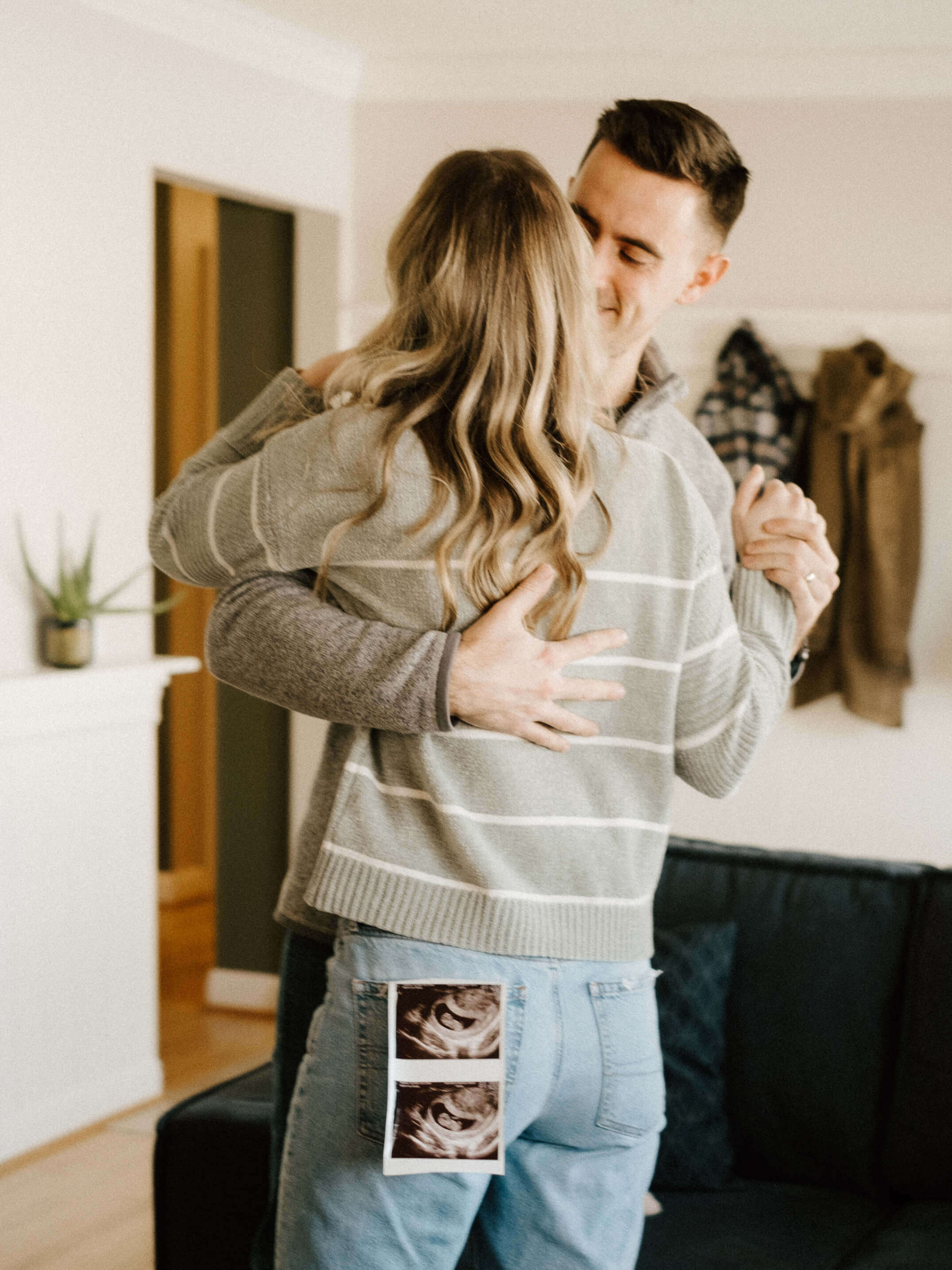 Intimate home gender reveal couple photoshoot stacey vandas photography54